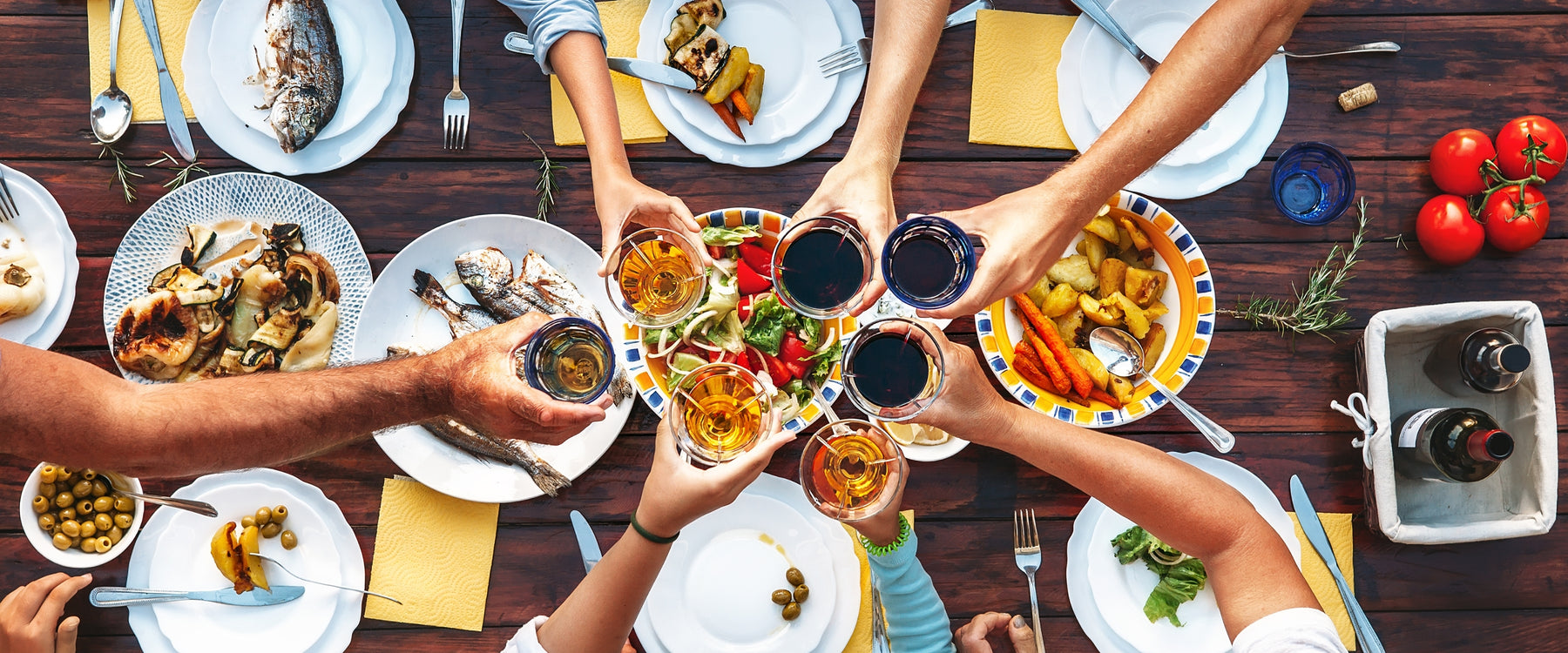 The Road to Happiness is Through Crowded Tables: 7 Reasons to Eat With Your Family