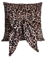 Atmacha Home & Living Cushion 45x45 cm / Assorted PAUL MONEYPENNY LEOPARD SPOT WITH BOW  45x45 cm