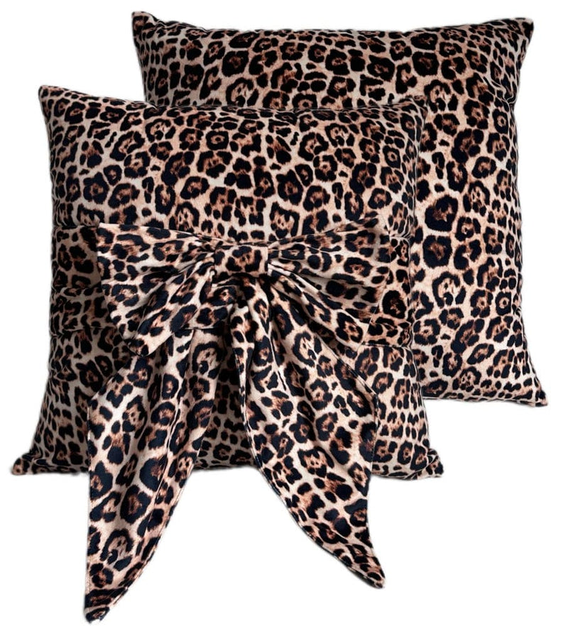 Atmacha Home & Living Cushion 45x45 cm / Assorted PAUL MONEYPENNY LEOPARD SPOT WITH BOW  45x45 cm